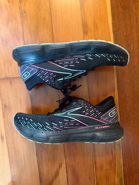 Brooks Women's Glycerin 20 Running Shoes with Pink and Teal Accents Size 9.5